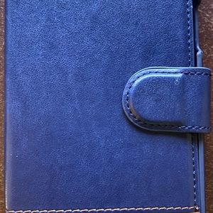 Lupa IPhone 11 Wallet Case